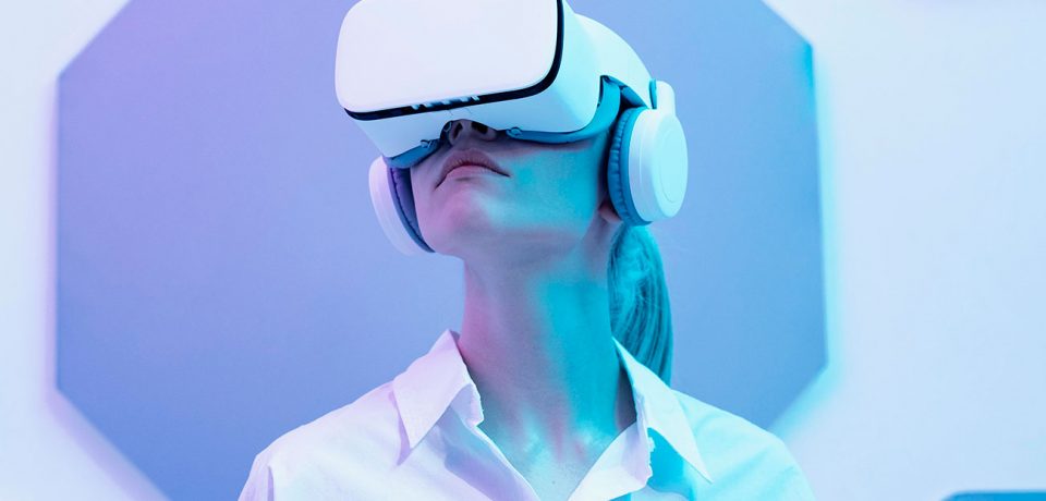 woman-wearing-virtual-reality-simulator